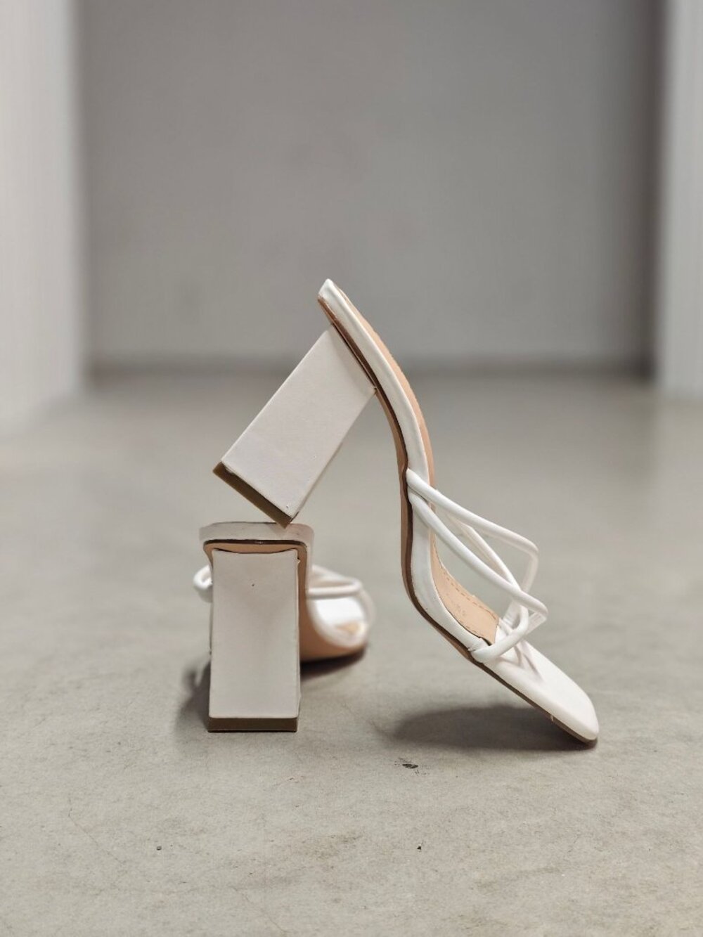 Womens White Strappy Block Heel Sandals With Square Toe Design - Picture 8 of 11